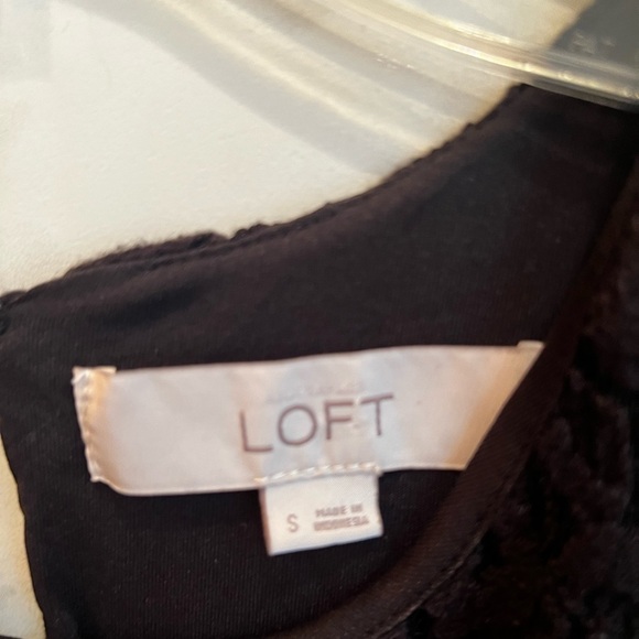 2/$30 Loft - Black Sleeveless Blouse with Peplum Hem Size Small - Picture 4 of 5